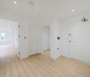 2 Bed Flat, West Hill, CR2 - Photo 2