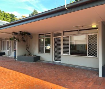 MODERN PARTLY FURNISHED 2 BEDROOM UNIT - OPPOSITE THE BEACH - Photo 6
