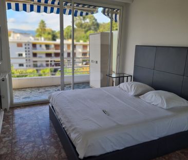 SUPERBE 2 PIECES de 46m² EN LOCATION A L'ANNEE MEUBLE - Photo 4