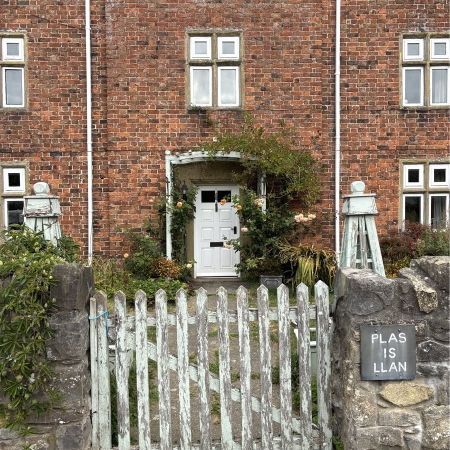 A substantial 5 bedroom period property in rural locaton, under 2 miles to both Rhuddlan and the A55 North Wales Expressway. - Photo 3