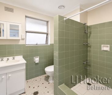 Spacious Two-Bedroom Unit in Prime Location! - Photo 2