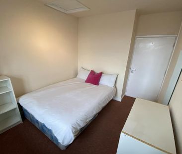 1 bedroom in a house share to rent - Photo 6