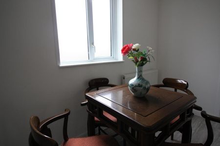 4 bedroom semi-detached house to rent - Photo 2