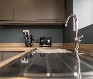 Hough Lane (room 5), Bramley, Leeds - Photo 3