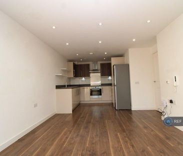 1 bedroom in a flat share to rent - Photo 4