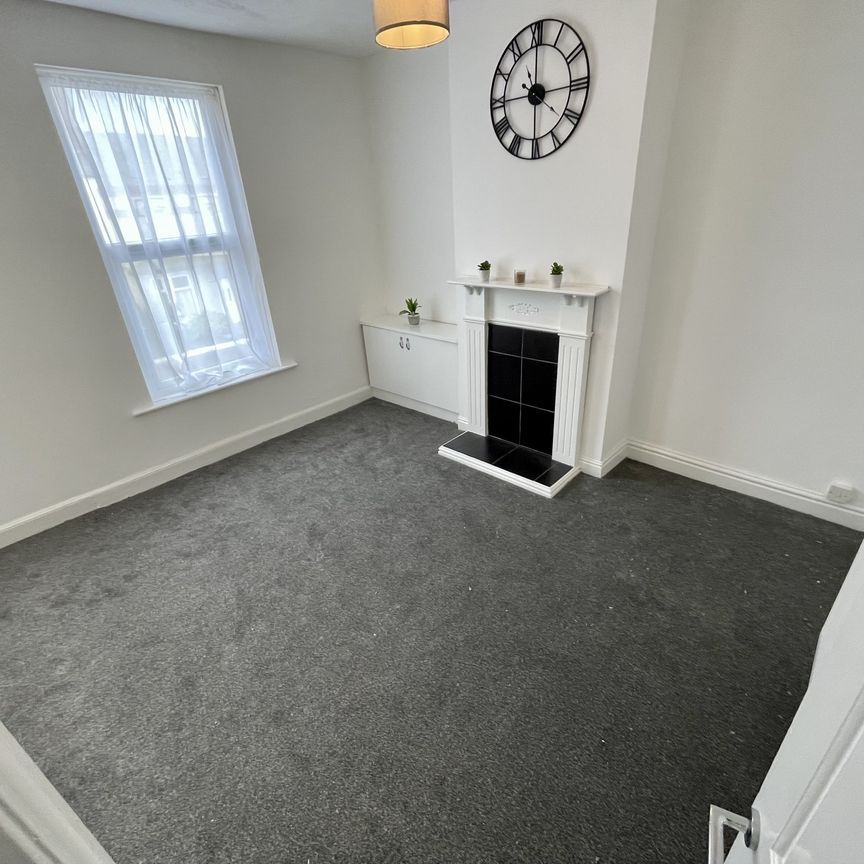 Townhouse apartment available TO LET in Grosvenor Street, Blackpool - Photo 1