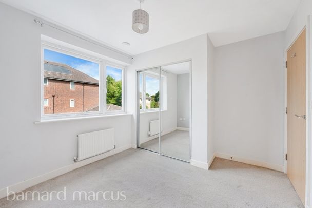 Dalmeny Way, EPSOM - Photo 1