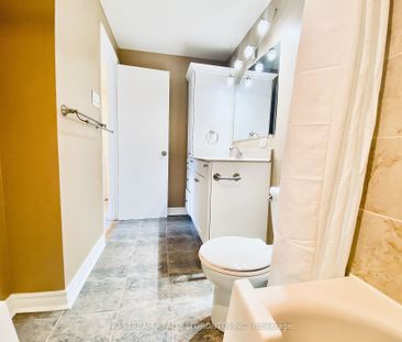 For Lease - 2020 Pharmacy Avenue Unit# 2, Toronto, Ontario - Photo 4