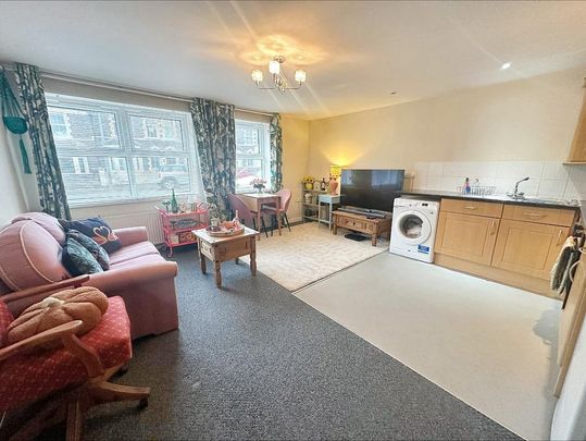 2 bedroom ground floor flat to rent - Photo 1