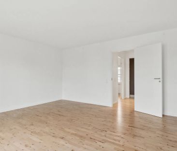 Nyrenoveret lejlighed med lys og moderne stil - Photo 1