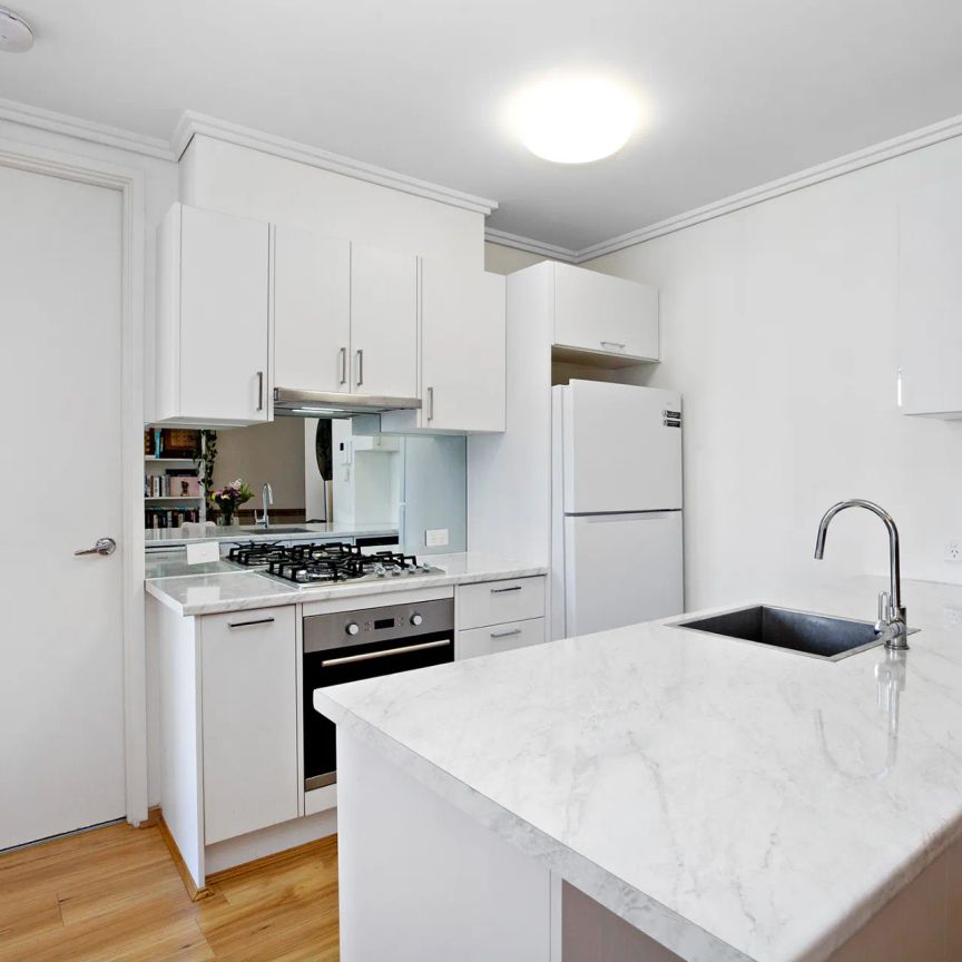 Spacious, Bright and Perfectly Positioned Apartment! - Photo 1
