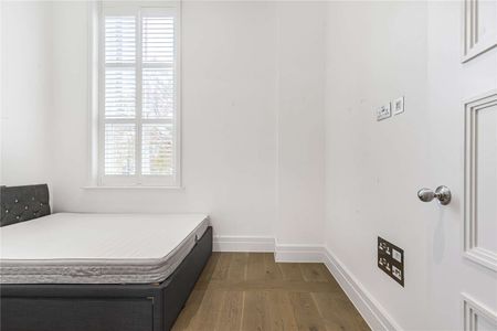 A superb three double bedroom apartment set within an exclusive award winning Berkeley Homes development. - Photo 4