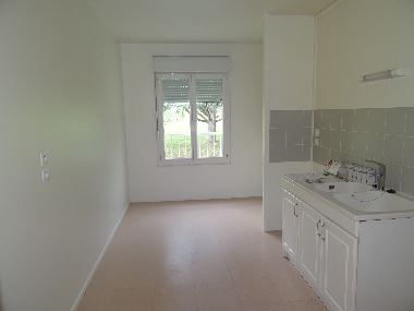 Appartement – Type 4 – 77m² – 411.35 € – BUZANÇAIS - Photo 3