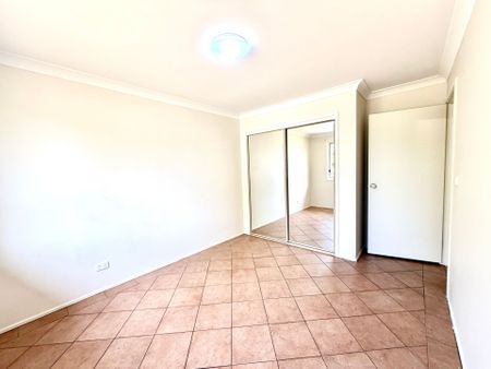 Neat and tidy 3 bedroom home with Split system air conditioning! - Photo 3
