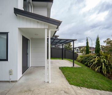 Beautiful Low-Maintenance Townhouse in Sought-After Flagstaff - Photo 2