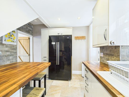 Terraced House to rent on - Photo 1