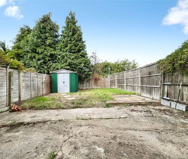 Kingsley Avenue, Englefield Green, Egham, Surrey, TW20 0PT - Photo 6