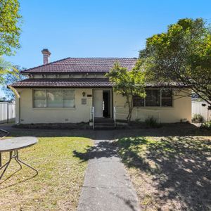 Cozy room in a convenient Croydon location - Photo 3