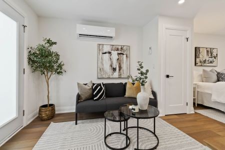 For Lease - 1332 Majestic Drive Unit# 2, Burlington, Ontario - Photo 2