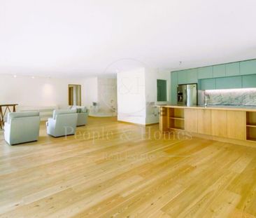 Monte Estoril. T2. Jardim e piscina privativos. Vista para o mar. - Photo 2