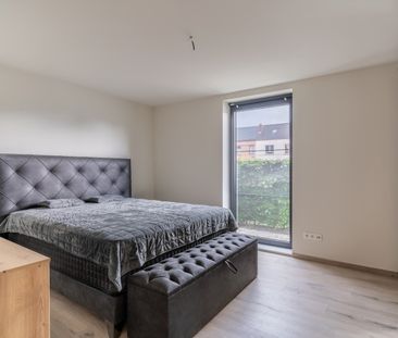 GELIJKVLOERS APPARTEMENT VAN 120 m² MET DRIE SLAAPKAMERS - UITSTEKE... - Photo 1