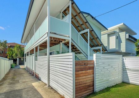 Fully Furnished 1 Bedroom Unit Walking Distance to the Beach - ALL INSPECTIONS ARE ON QLD TIME - Photo 2