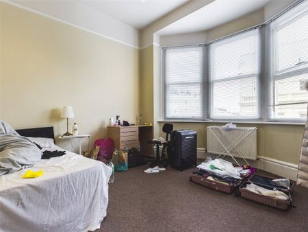 4 bedroom apartment to rent - Photo 4