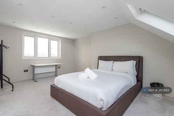 4 bedroom semi-detached house to rent - Photo 1