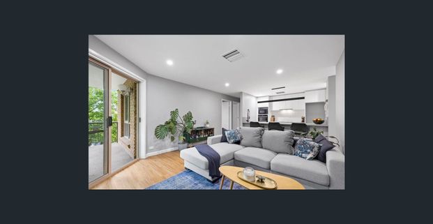 Stylish Two-Bedroom Apartment with Pool in Prime Glen Iris - Photo 1