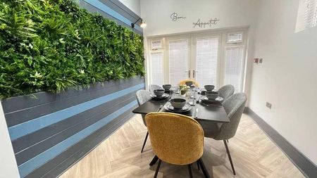 Hollyshaw Lane, Whitkirk, Leeds, LS15 - Photo 3