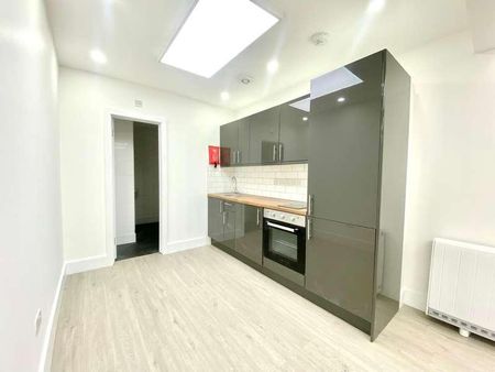 Kilburn High Road, London, NW6 - Photo 4