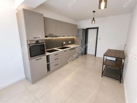 De inchiriat casa ultramoderna cu 4 camere 3 bai si dressing 170 mp utili in Sibiu - Fotografie 3