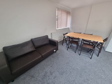 10 Bed Student Accommodation - Photo 2