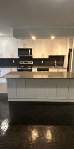 Shoreline Lakeview 1 Bedroom Unit Beautifully Renovated with balcony - Photo 1