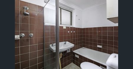 Modernised apartment in ideal location - Photo 5