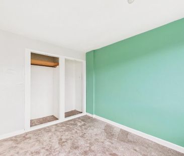 3 bedroom end of terrace house to rent - Photo 6