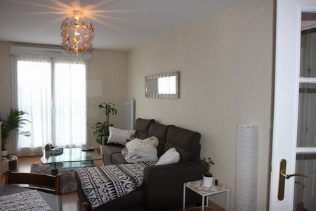Location Appartement 2 pièces 43m² ST DENIS DE L HOTEL 45550 - Photo 4