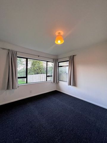Newly renovated 3-bedroom, 2-Living room available - Photo 5