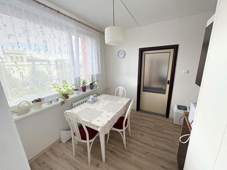 Pronájem bytu 2+1 54 m2 - Fotografie 3