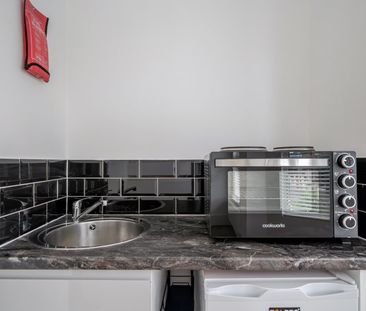 East Dulwich Grove, London, SE22 - Photo 1
