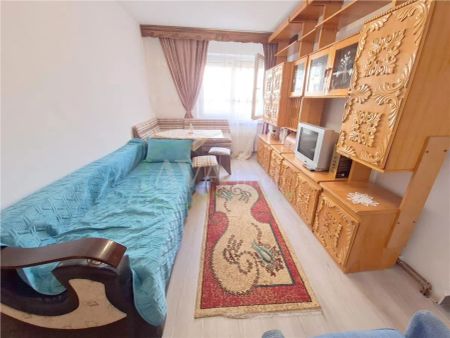 Apartament 3 camere, mobilat si utilat, etaj 1, zona Milcov - Photo 2