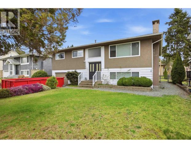 Upper 1106 DUTHIE AVENUE — 3 Bedroom - Photo 1