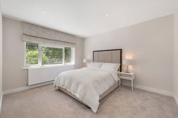 Ullswater Crescent, London, SW15 - Photo 1