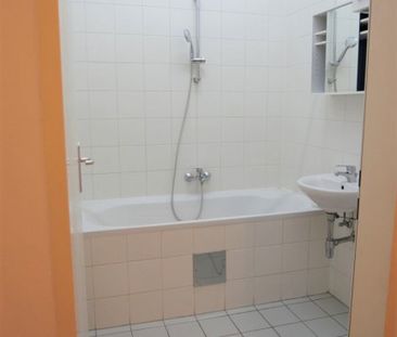 Provisionsfrei: Unbefristeter 54m² Altbau mit Einbauküche und Lift ... - Photo 2