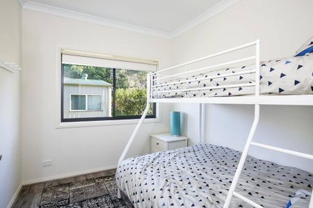 Luxe By The Beach! 3 Bedroom Townhouse... perfect beach location - Photo 5