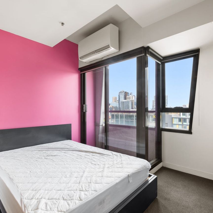 STYLISH AND CONVENIENT STUDENT LIVING IN CARLTON – PRIME LOCATION - Photo 1