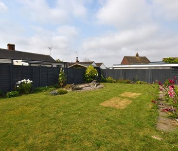 2 bedroom detached bungalow to rent, - Photo 3