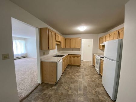 Mayfair Village West 2BD/1.5BA - Photo 2