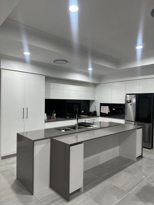 Stylish & Modern 4x2 – Fully Furnished Comfort Across from the Park - Photo 1