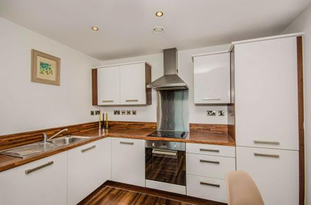 2 bedroom flat to rent - Photo 2